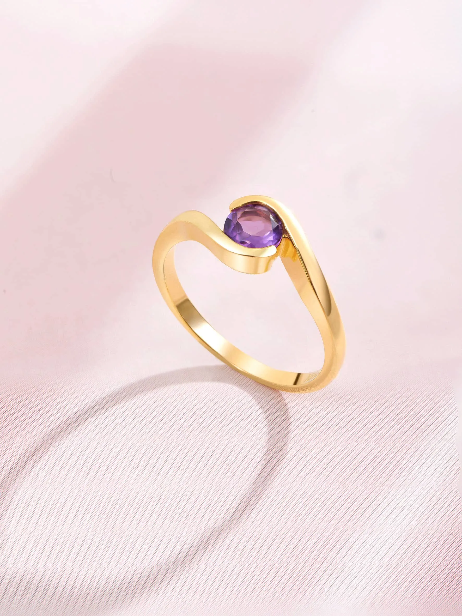 5mm Round-cut Amethyst Semi Bezel Solitaire Ring in 14K Yellow Gold