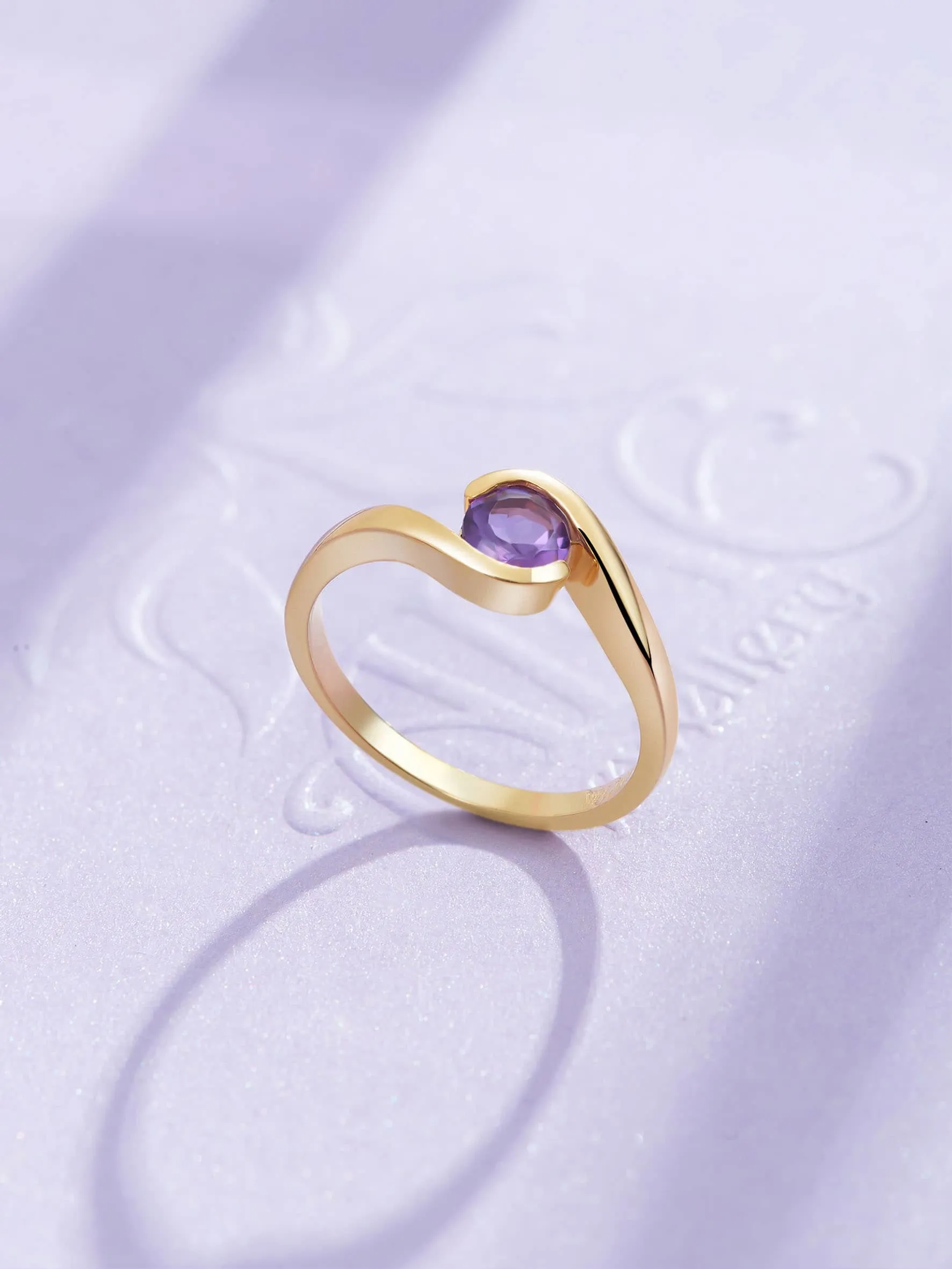 5mm Round-cut Amethyst Semi Bezel Solitaire Ring in 14K Yellow Gold