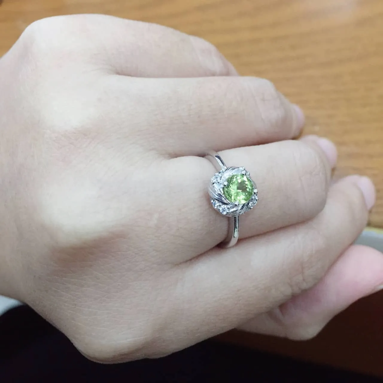 5mm Round cut Peridot Ring in Sterling Silver