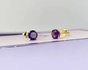 6mm Amethyst Flower Earrings in 14K Yellow Gold