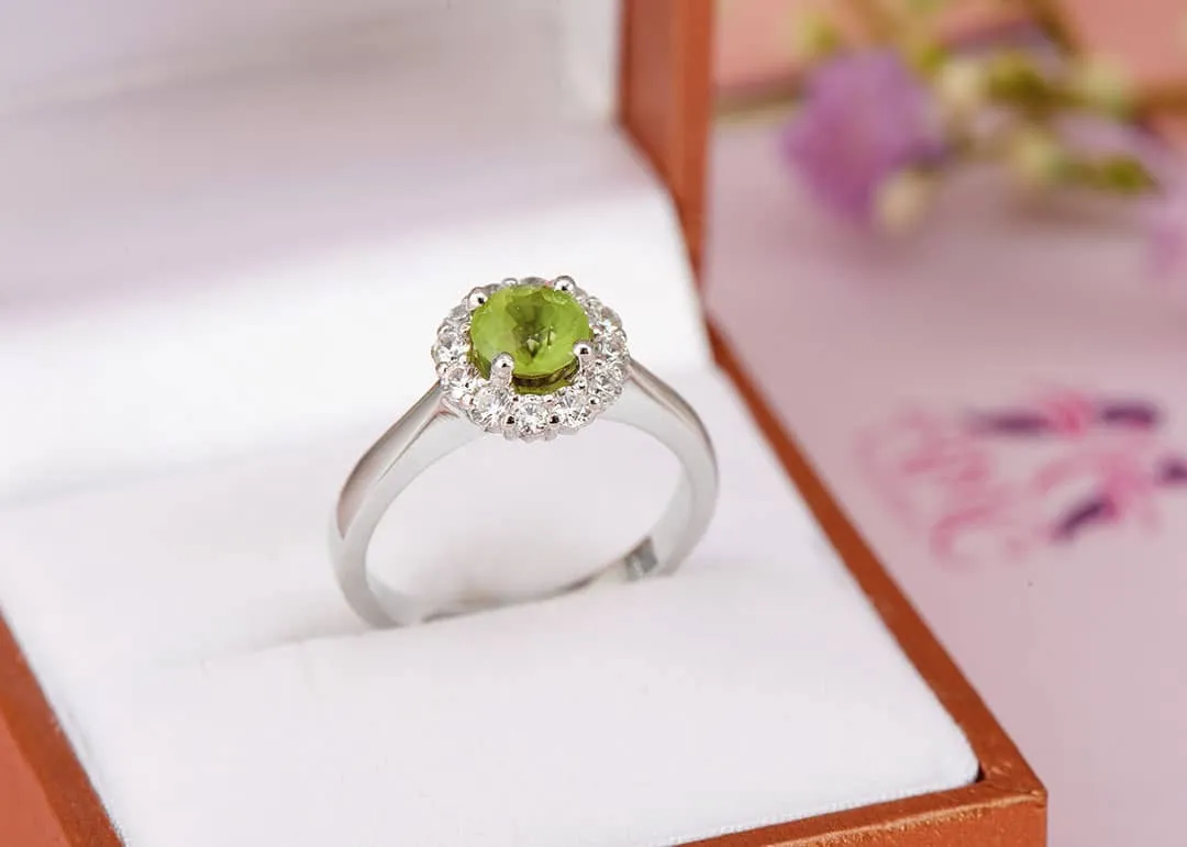 6mm Natural Round-cut Peridot halo Ring in Sterling Silver