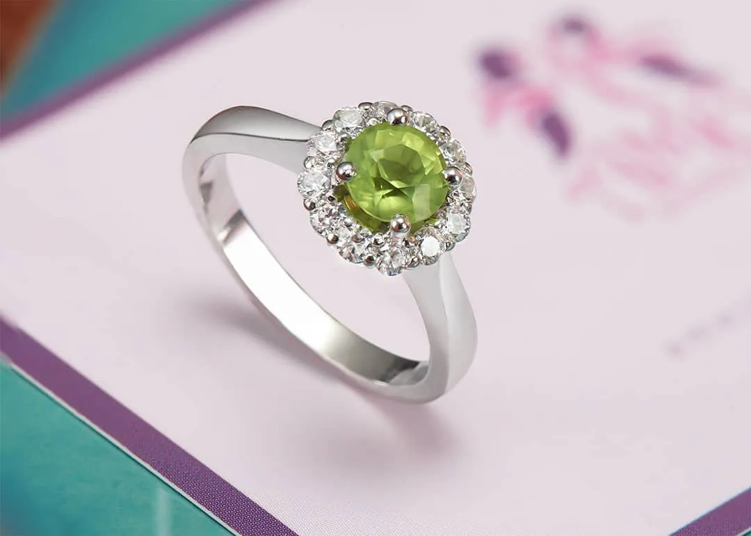 6mm Natural Round-cut Peridot halo Ring in Sterling Silver