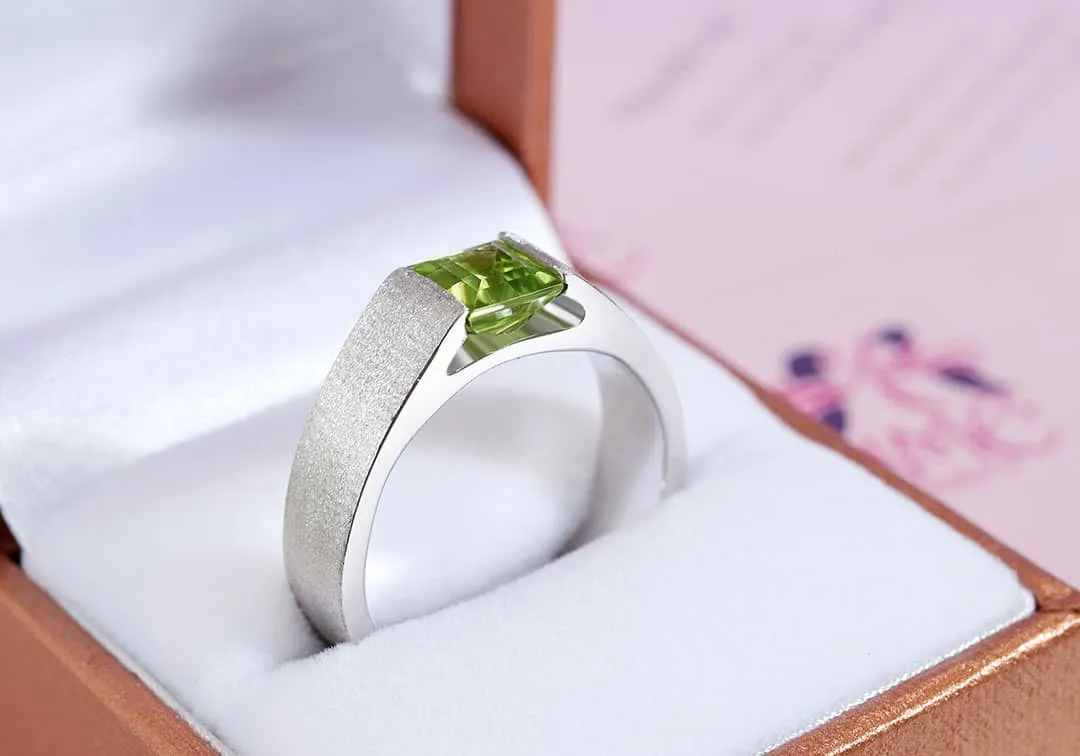 6mm Square-cut Peridot Matte Finish Men's Ring in Sterling Silver