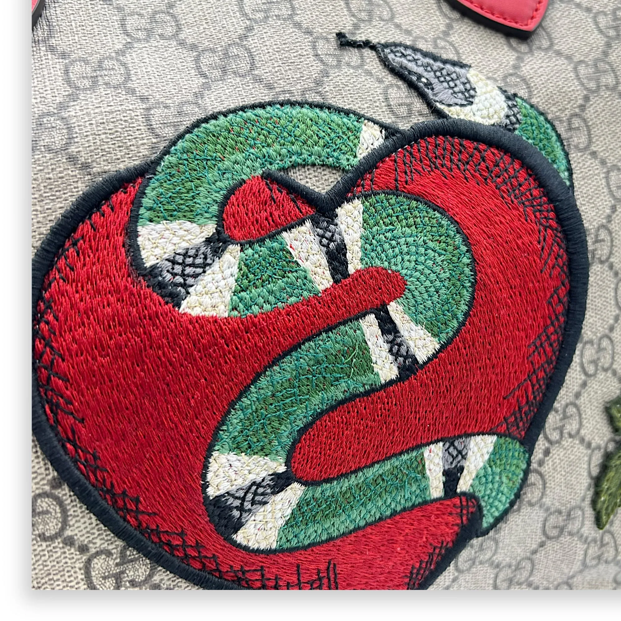 GG Supreme Snake Heart Grey Tote Bag in Coated Canvas, Silver hardware