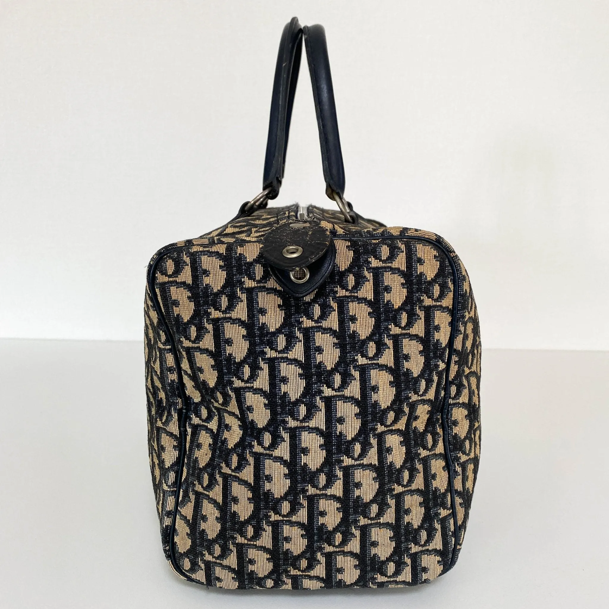 Navy Trotter Bowrlng 30