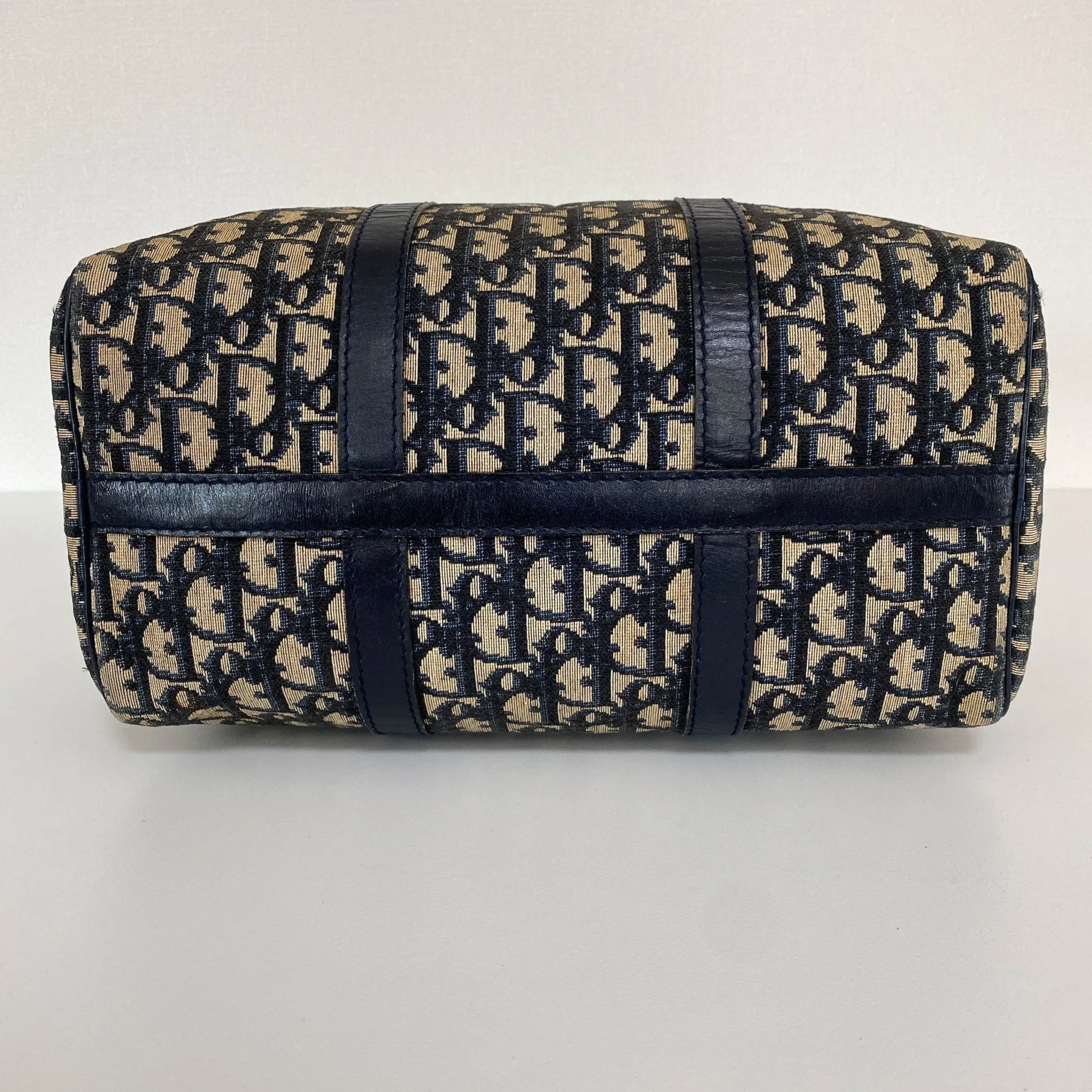 Navy Trotter Bowrlng 30