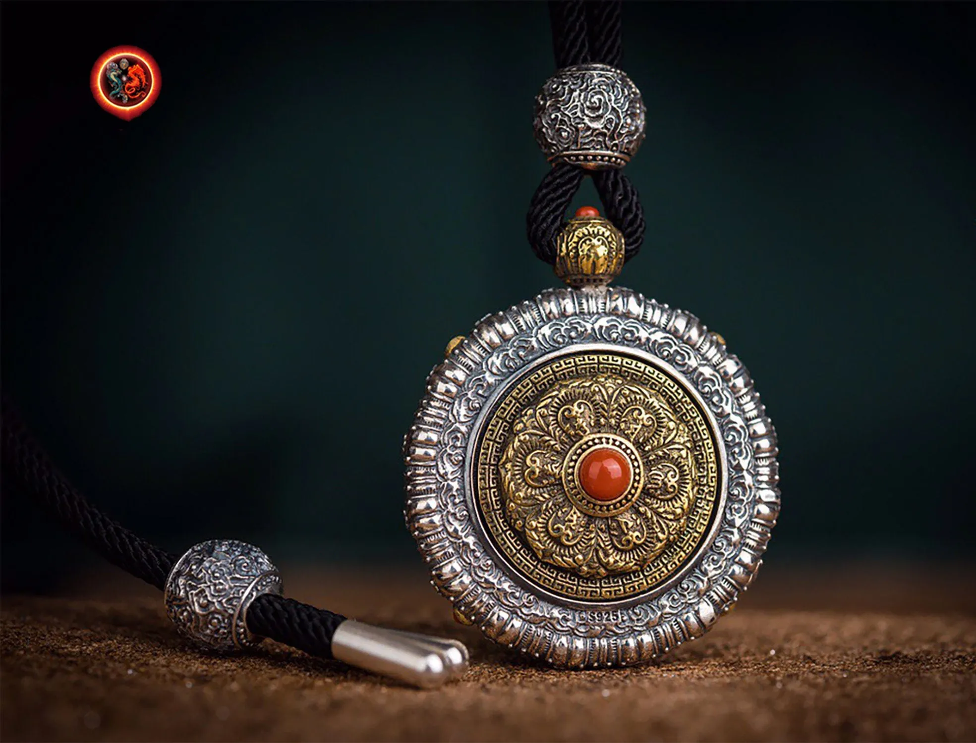 Pendentif Bouddha jade et argent- Bouddha Vairocana